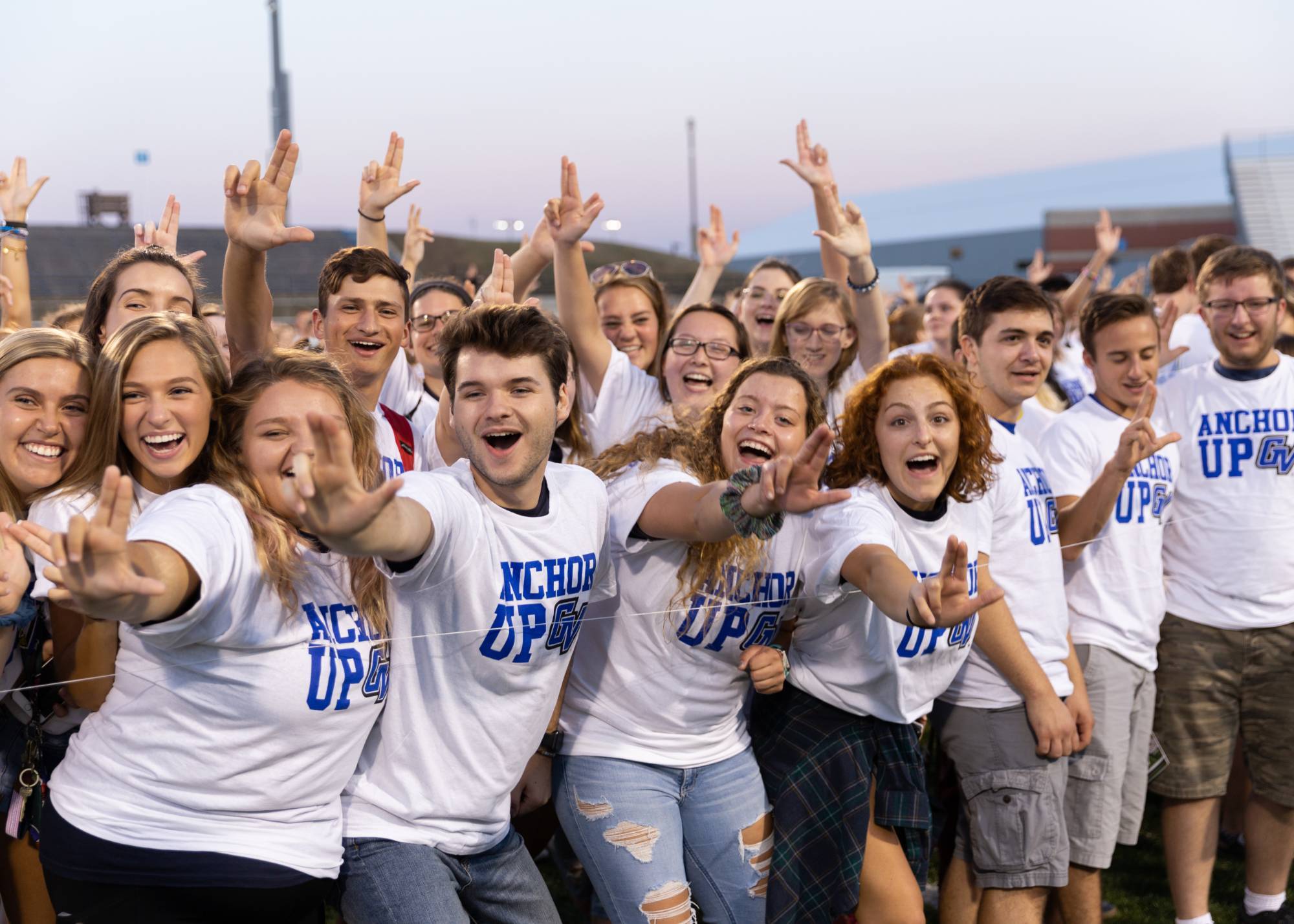 Image of GVSU Students throwing their 'Anchor Up'